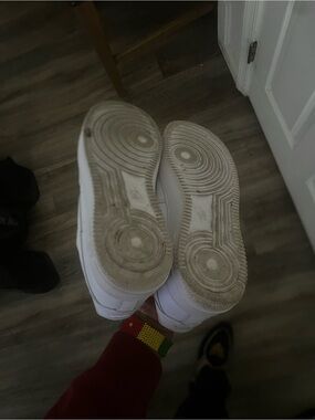 White Sneakers - Classic Low Top